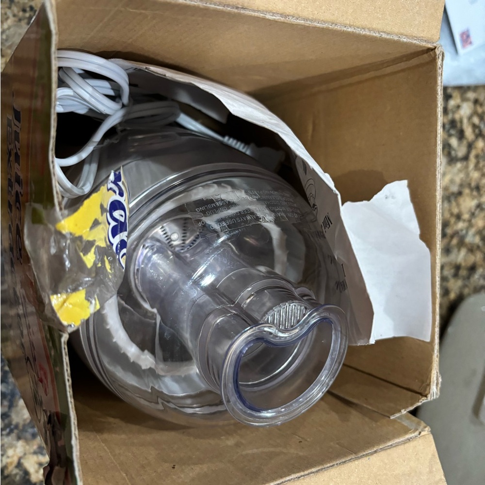Like New Mini Juice Extractor - Picture 8 of 11